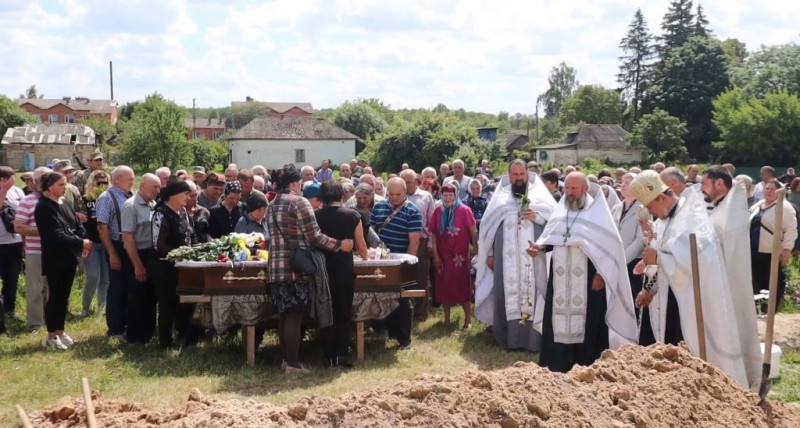 Серце раптово зупинилось: на Чернігівщині попрощалися з військовим (Фото)
