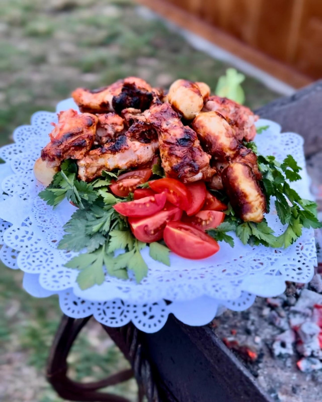 Сезон смачнючої полуниці з грядки розпочнеться з середини травня: екоферма на Чернігівщині запрошує гостей (Фото)