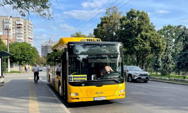 Транспортний колапс: у Чернігові автобуси сходять із рейсу