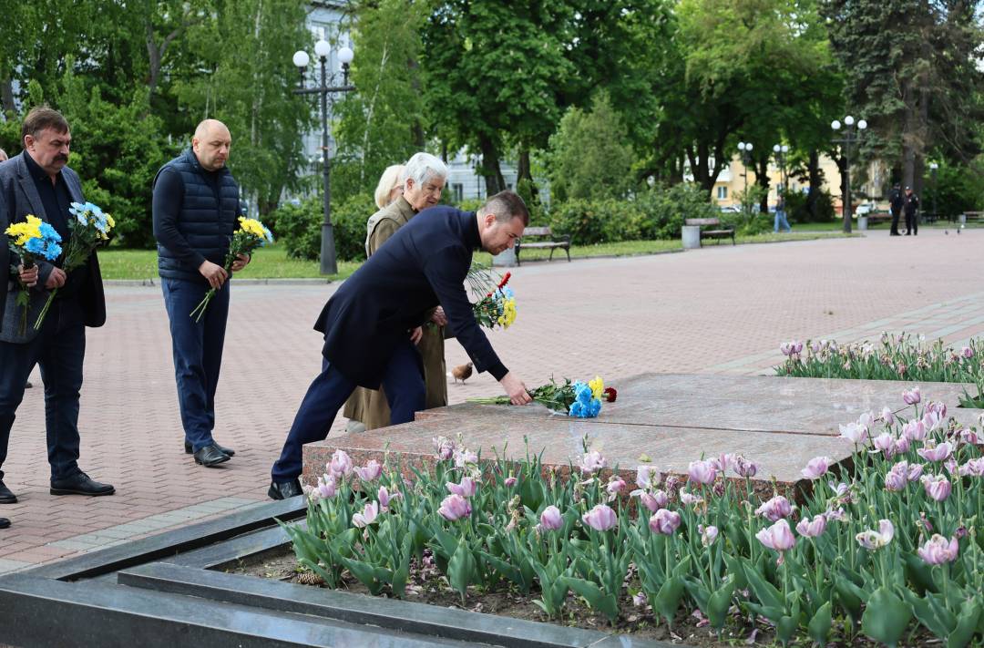 У Чернігові вшанували пам'ять жертв Другої світової війни та вклонилися перед всіма, хто боровся з нацизмом