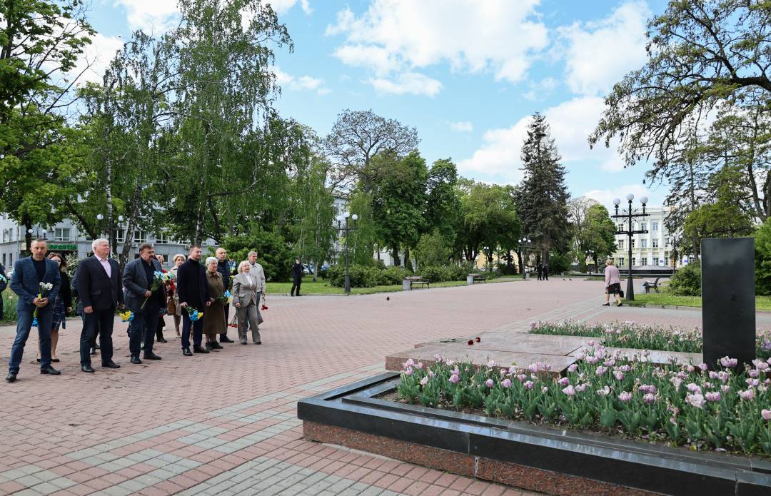 У Чернігові вшанували пам'ять жертв Другої світової війни та вклонилися перед всіма, хто боровся з нацизмом