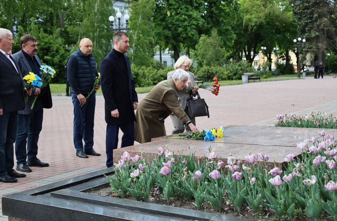 У Чернігові вшанували пам'ять жертв Другої світової війни та вклонилися перед всіма, хто боровся з нацизмом