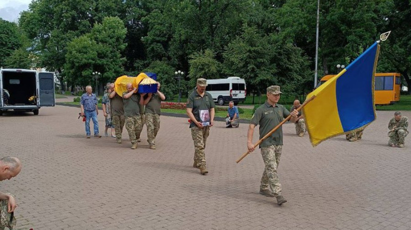 У Чернігові попрощалися з військовим ЗСУ Андрієм Булавіним
