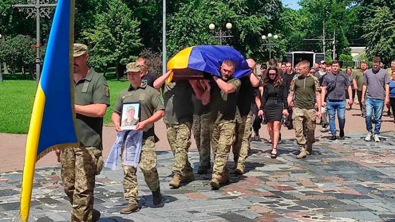 На Чернігівщині попрощалися з чотирма військовими ЗСУ, які загинули в боях на Донеччини, Луганщині та Харківщині