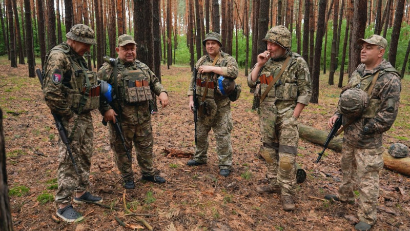 В обстріляному росіянами мікрорайоні Бобровиця у Чернігові відбувся благодійний велопробіг