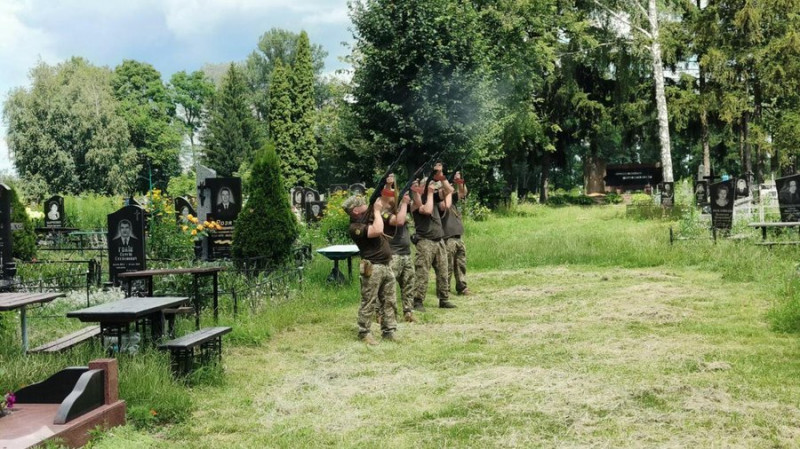 На Чернігівщині попрощалися з чотирма військовими ЗСУ, які загинули на сході України