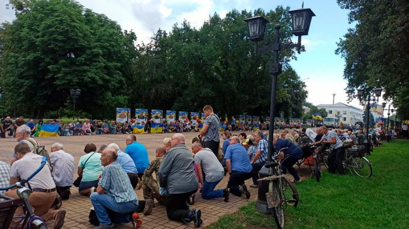 На Чернігівщині попрощалися з чотирма військовими ЗСУ, які загинули в боях на Донеччини, Луганщині та Харківщині
