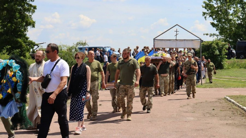 На Чернігівщині попрощалися з захисниками — Віктором Колосом та Геннадієм Алєксєйцевим, які загинули в боях на Сході