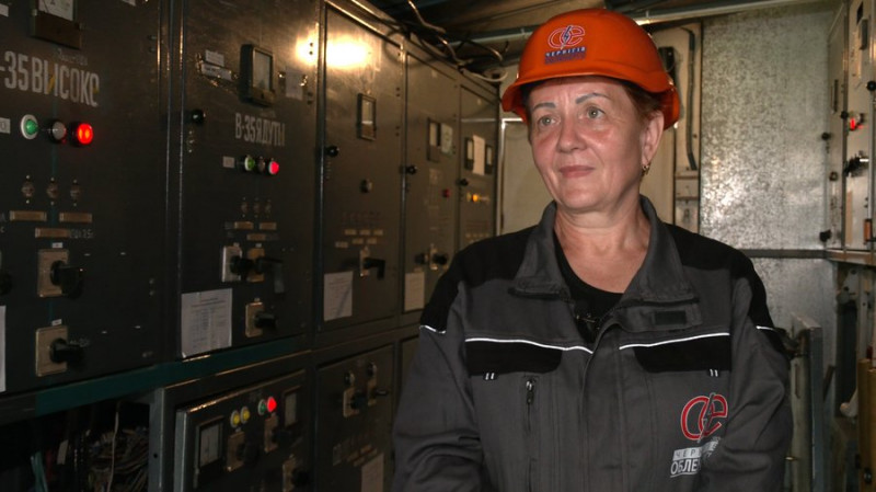 "Поки здоров’я буде — буду ходити": як на Чернігівщині працює єдина жінка-електромонтерка з 30-річним досвідом