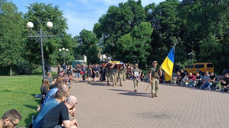 У Чернігові попрощалися із військовим ЗСУ Андрієм Педорою