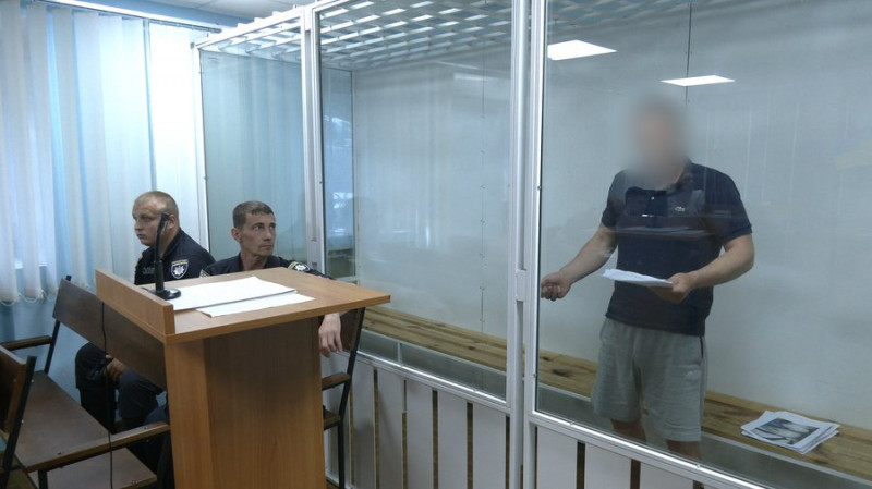 Невідомі вимагали піти на угоду зі слідством і погрожували рідним: що розповіли підозрювані у підриві банку в Чернігові