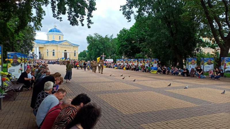 На Чернігівщині попрощалися з чотирма військовими ЗСУ, які загинули в боях на Донеччини, Луганщині та Харківщині