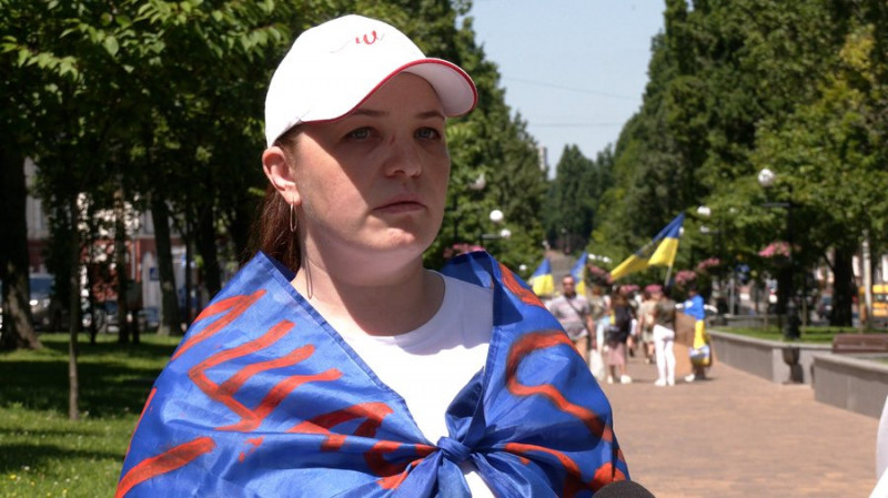 "Вперше за три роки побачила фото чоловіка": у Чернігові пройшли акції на підтримку військовополонених