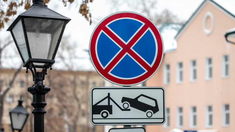 У Чернігові забороняють ранкову стоянку автотранспорту на 23 ділянках вулиць: чому запровадили обмеження
