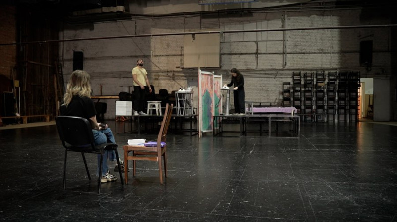 Змінюють вистави та шукають нових працівників: як працює драмтеатр у Чернігові після мобілізації акторів