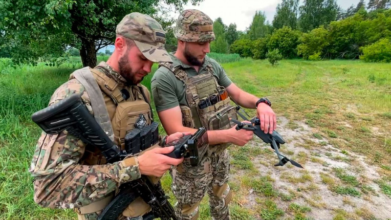 "Люди втомилися донатити, тому ми вимушені просити на вулиці": як волонтер з Чернігова збирає гроші на дрони
