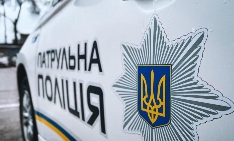 Чернігівські патрульні супроводили до лікарні родину з однорічною дитиною, яка потребувала допомоги (Відео)