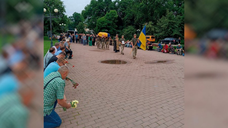 На Чернігівщині попрощалися із трьома військовими ЗСУ, які загинули на Луганщині та Донеччині