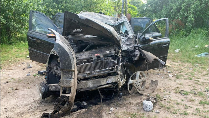 На Чернігівщині водій автомобіля Mercedes в'їхав в електроопору та загинув на місці