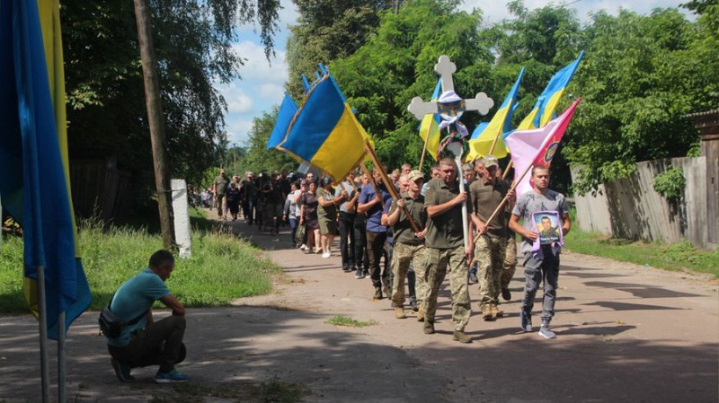 На Чернігівщині попрощалися з чотирма військовими ЗСУ, які загинули на сході України