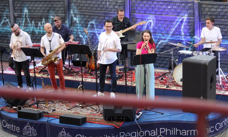 “Jazz-Куліса”: відкриття сезону джазу у затишному дворику філармонійного центру