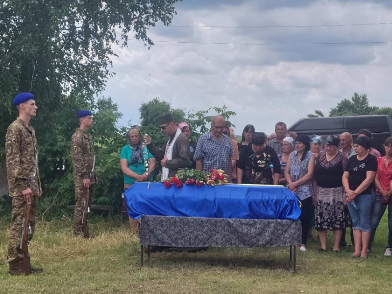 На Чернігівщині попрощалися із 24-річним нацгвардійцем, що загинув на Луганщині (Фото)