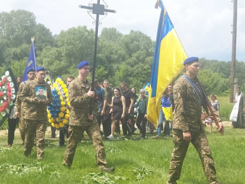 На Чернігівщині попрощалися із 24-річним нацгвардійцем, що загинув на Луганщині (Фото)