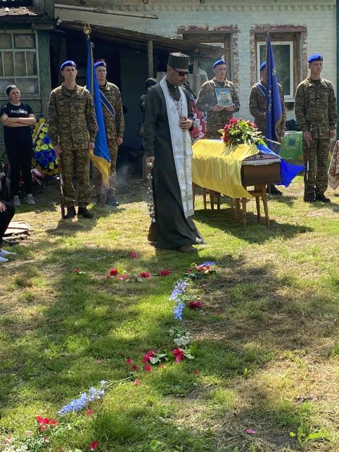 На Чернігівщині попрощалися із 24-річним нацгвардійцем, що загинув на Луганщині (Фото)
