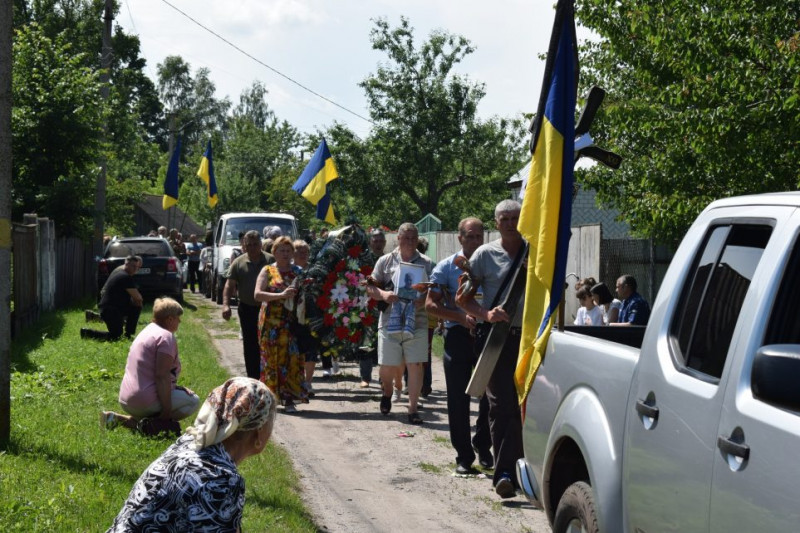 На Чернігівщині попрощалися із захисником, що раптово помер під час відпустки