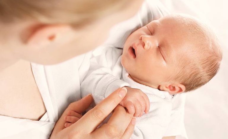 Родини з новонародженими продовжують отримувати підтримку від Чернігова