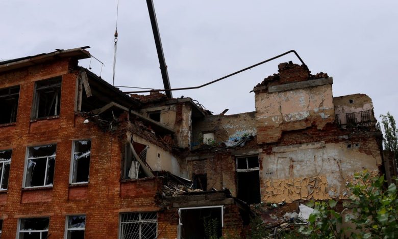 У Чернігові розпочали демонтаж будівель двох шкіл (Фото)