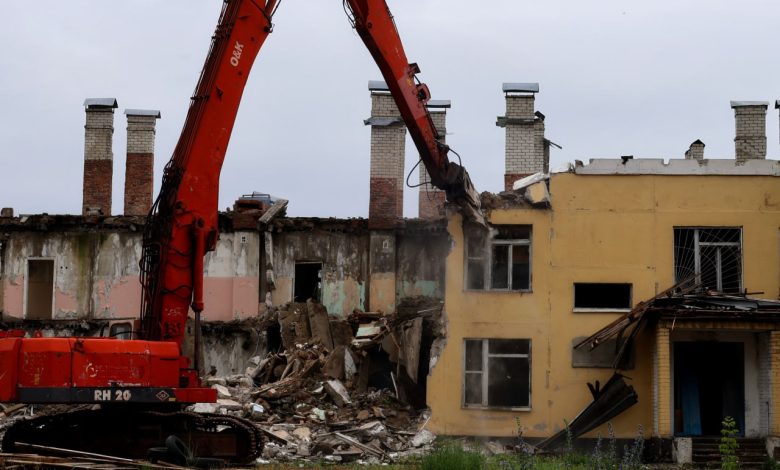 У Чернігові розпочали демонтаж будівель двох шкіл (Фото)