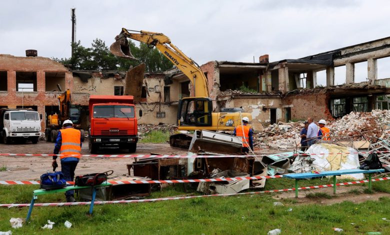 У Чернігові розпочали демонтаж будівель двох шкіл (Фото)