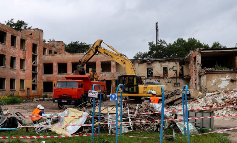 У Чернігові розпочали демонтаж будівель двох шкіл (Фото)