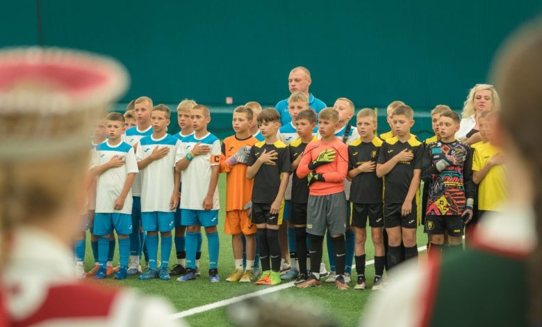 У Латвії відкрили спортивний табір для маленьких футболістів з Чернігівщини
