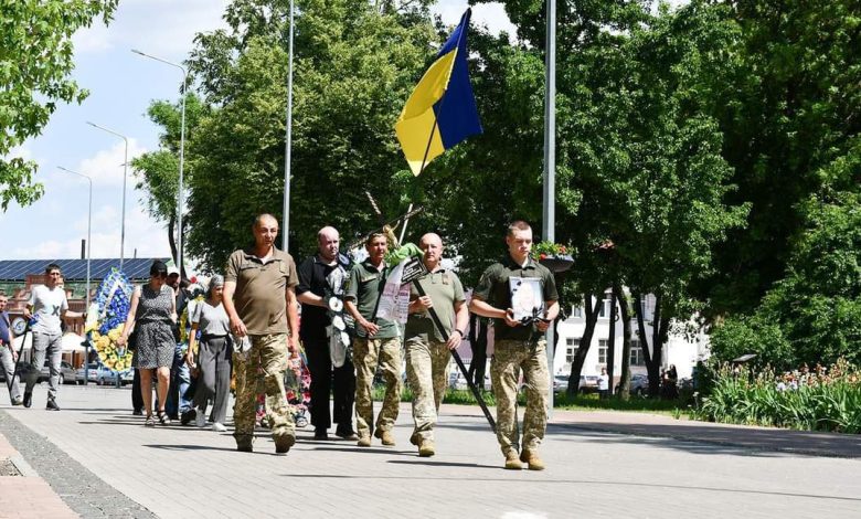 У Ніжині попрощалися із загиблим воїном