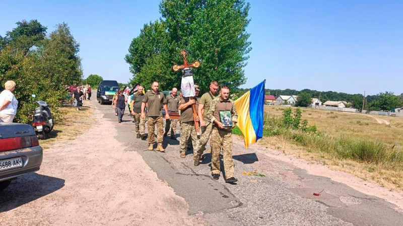 На Чернігівщині поховали військового ЗСУ Сергія Тарасенка, який загинув у бою