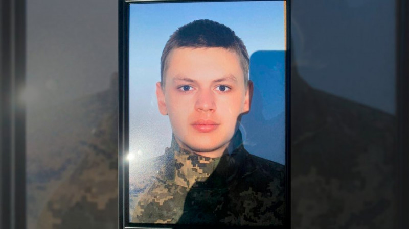 На Чернігівщині попрощалися з трьома військовими ЗСУ — Віталієм Гринем, Максимом Голубєвим та Артемом Логвіним