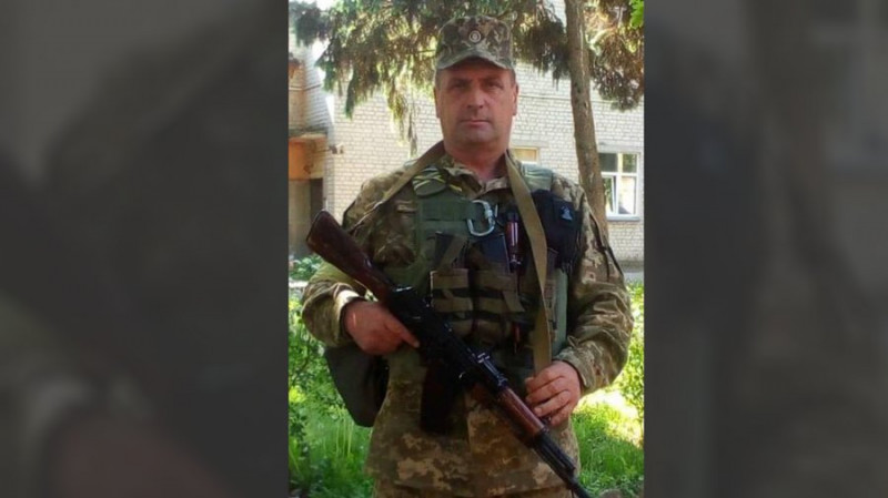 На Чернігівщині поховали солдата Сергія Булітка та сержантів Віктора Логвинчука, Віктора Журавського