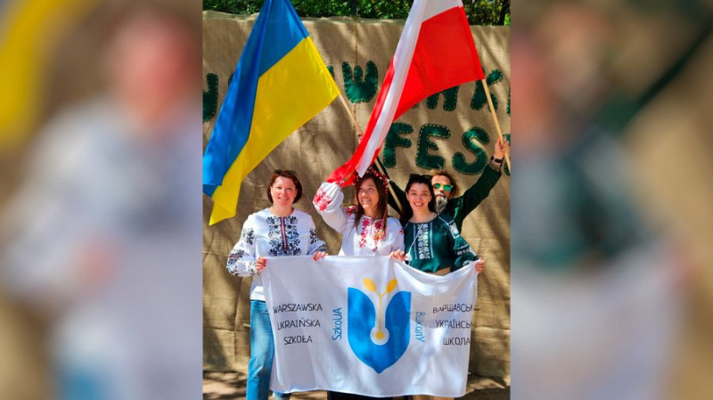 "Це був проєкт на 3 місяці, а вже маємо 3 випуски": у Варшаві працює школа для українських дітей, яку очолює чернігівка