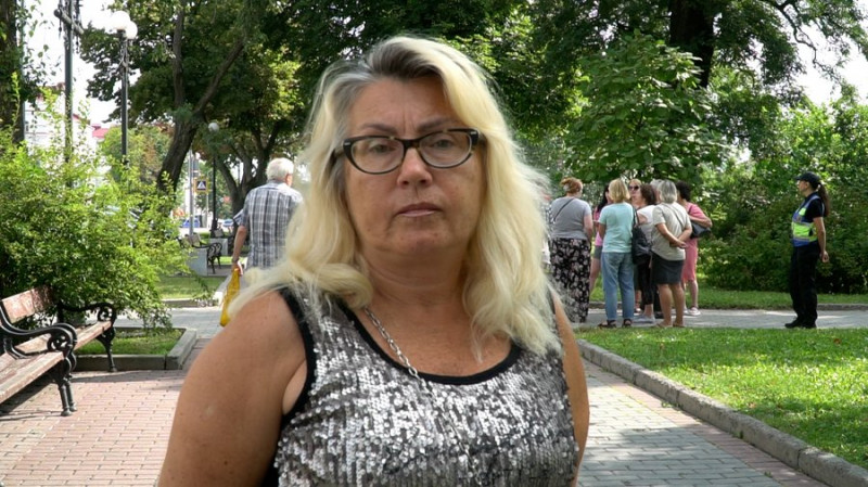 "Половина міста страждає, половина – живе": у Чернігові люди вимагали під міськрадою рівномірних відключень електрики