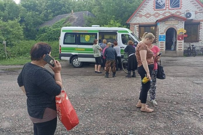 «Боже, це ж яке щастя!»: люди з чернігівської глибинки – про аптеку на колесах