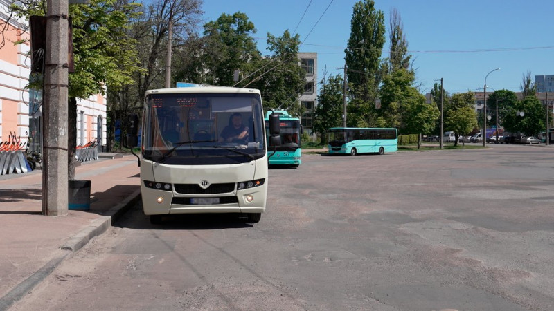 Водіям громадського транспорту у Чернігові хочуть встановити офіційну зарплату не менше ніж 15 тисяч гривень