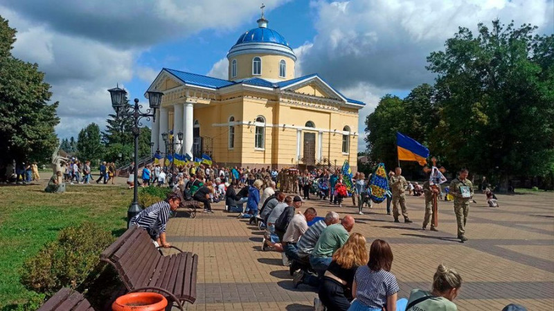 На Чернігівщині попрощалися з матросом Володимиром Климухою, якого вважали зниклим безвісти