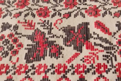 Із прадавньою символікою у візерунках: краєзнавець – про унікальність городянського ткацтва і вишивки (Фото)
