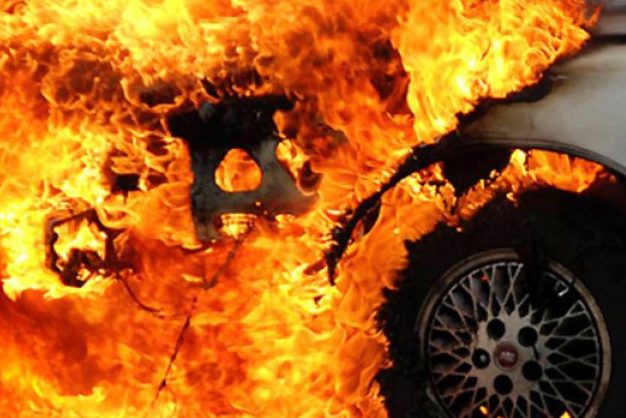 На Чернігівщині на дорозі загорілось авто