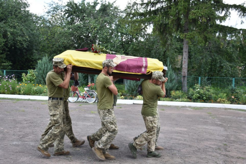 На Чернігівщині попрощалися із загиблим воїном, що служив у взводі розвідки 95-ї ДШБ