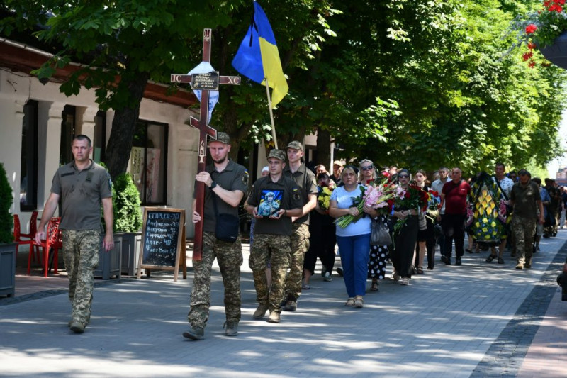 На Чернігівщині попрощалися із Захисником, який загинув на Донеччині