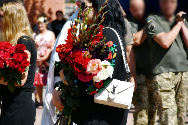 На Чернігівщині попрощалися із захисником, який загинув на Донеччині внаслідок поранення несумісного з життям