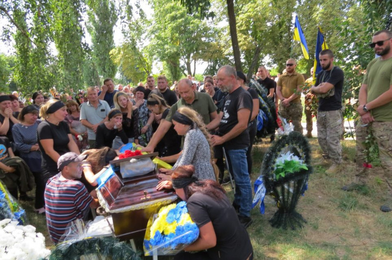 На Чернігівщині попрощалися із захисником, який загинув на Харківщині